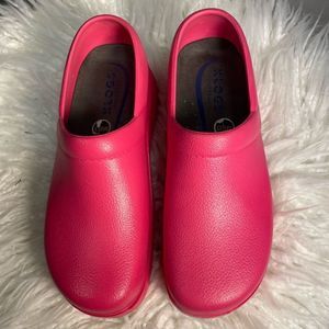 Klogs Slip Resistant - Non Marking Hot Pink Shoes - Size 7